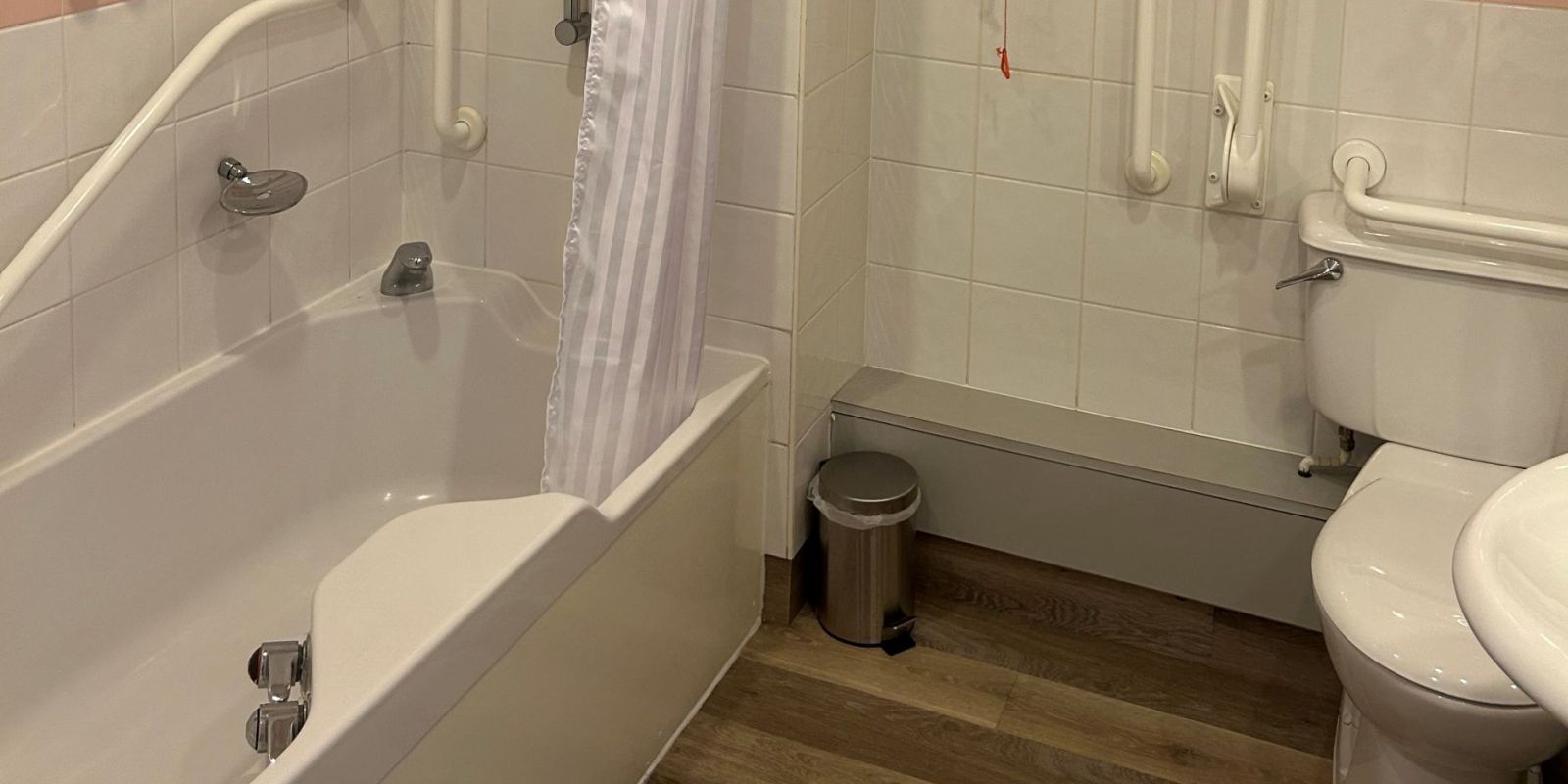 Twin Accessible bathroom 2